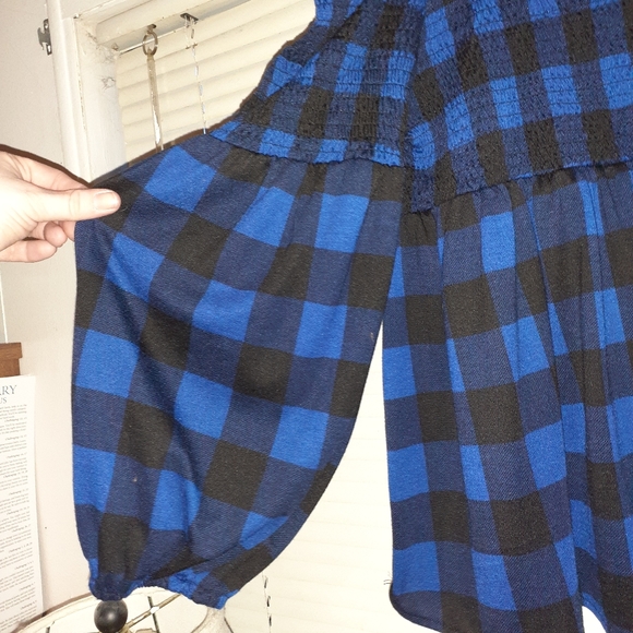 Blue/Black paid off the shoulder - Picture 3 of 3